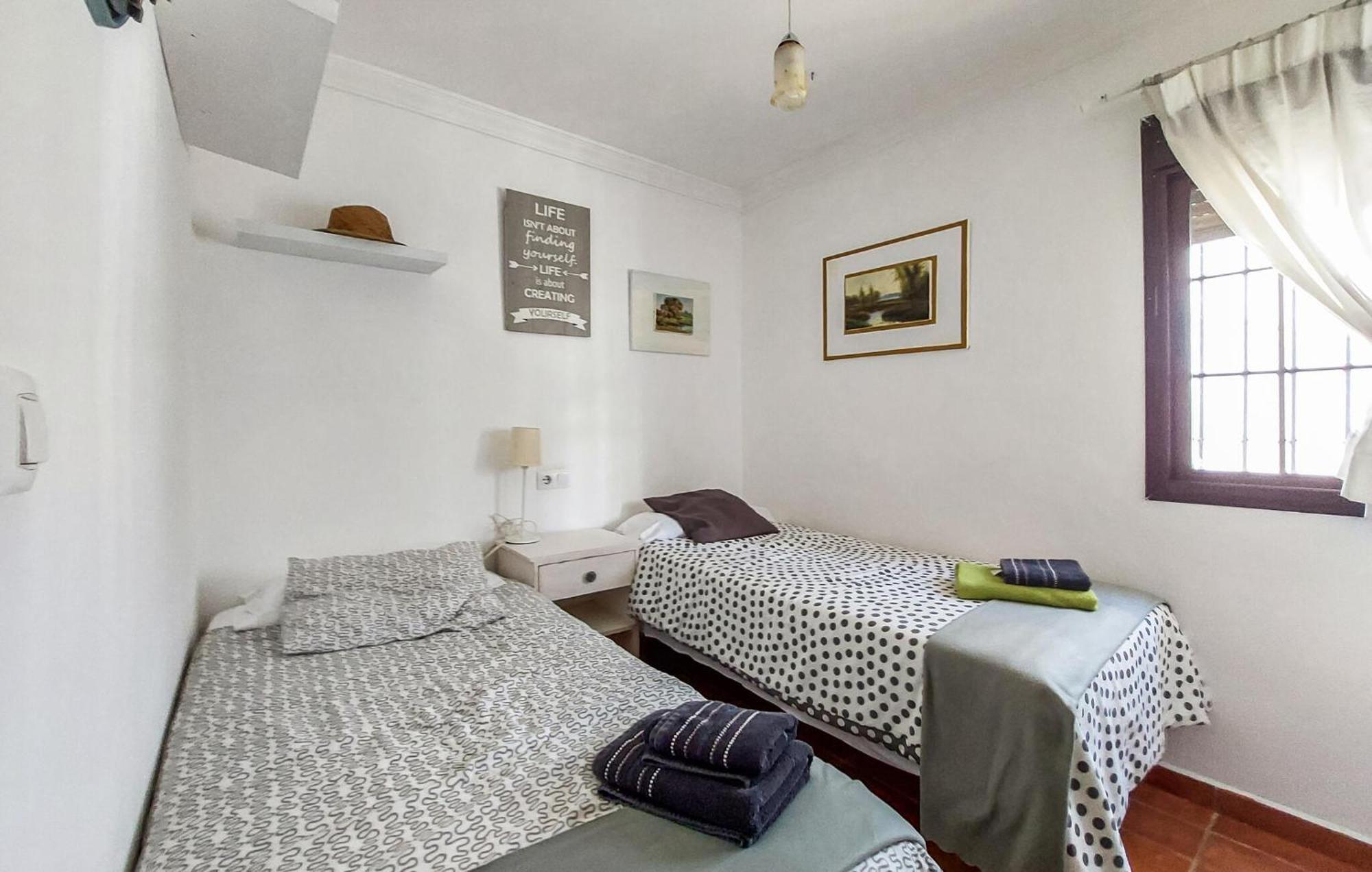 2 Bedroom Cozy Home In กราซาเลมา ภายนอก รูปภาพ